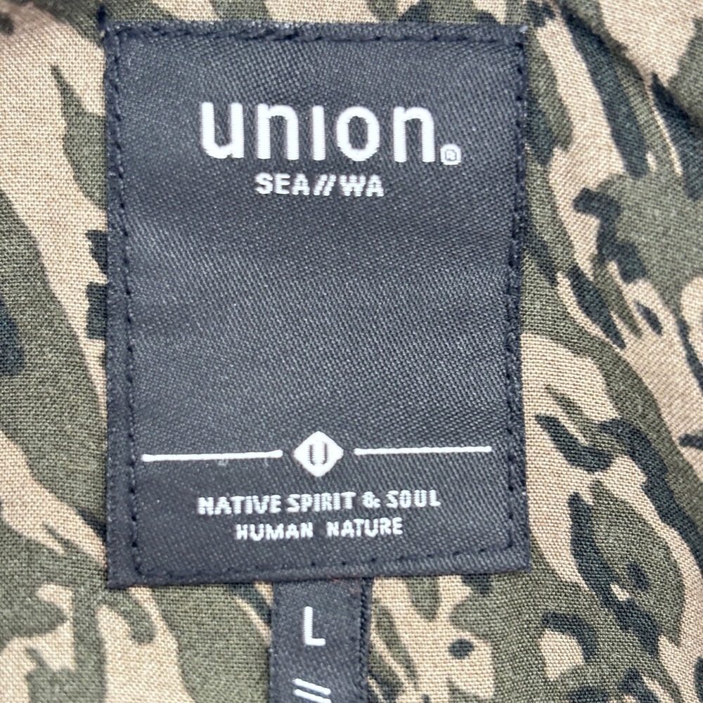 Union Brand Camo Floral Rayon Button Up Shirt Green Tropical Mens Large - Picture 6 of 8